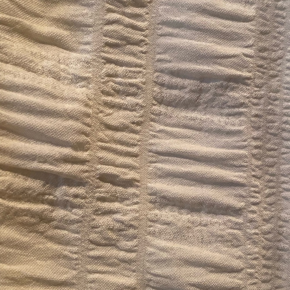 PrettyLittleThing Off-White Textured romper - Picture 3 of 6